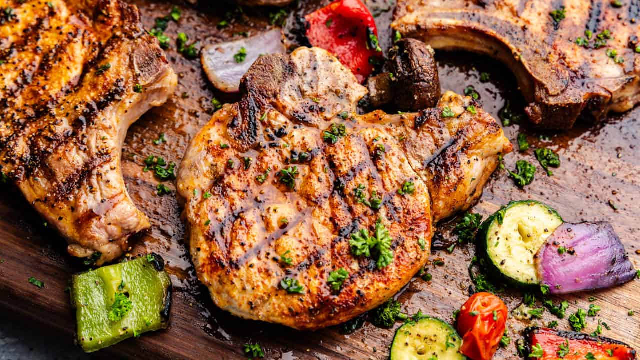 Grill Perfect Pork Chops: Easy Marinade & 10-Minute Cook